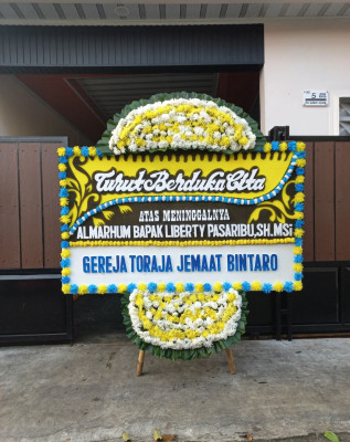 Papan Bunga Duka di Ratu Agung