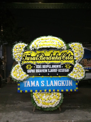 Papan Bunga Duka di Ratu Agung